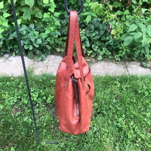 American Leather Company Liberty Shopper  Brandy Tooled Purse - Picture 2 of 11